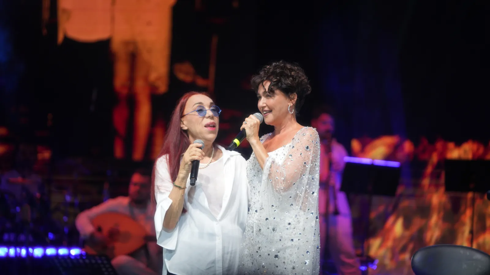Şevval Sam'dan Harbiye'de sürpriz: Leman Sam'la düet yaptılar