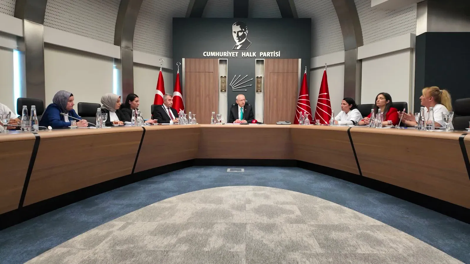 Kılıçdaroğlu, adalet nöbetindeki ailelerle görüştü; araştırma komisyonu kurulması için harekete geçecek