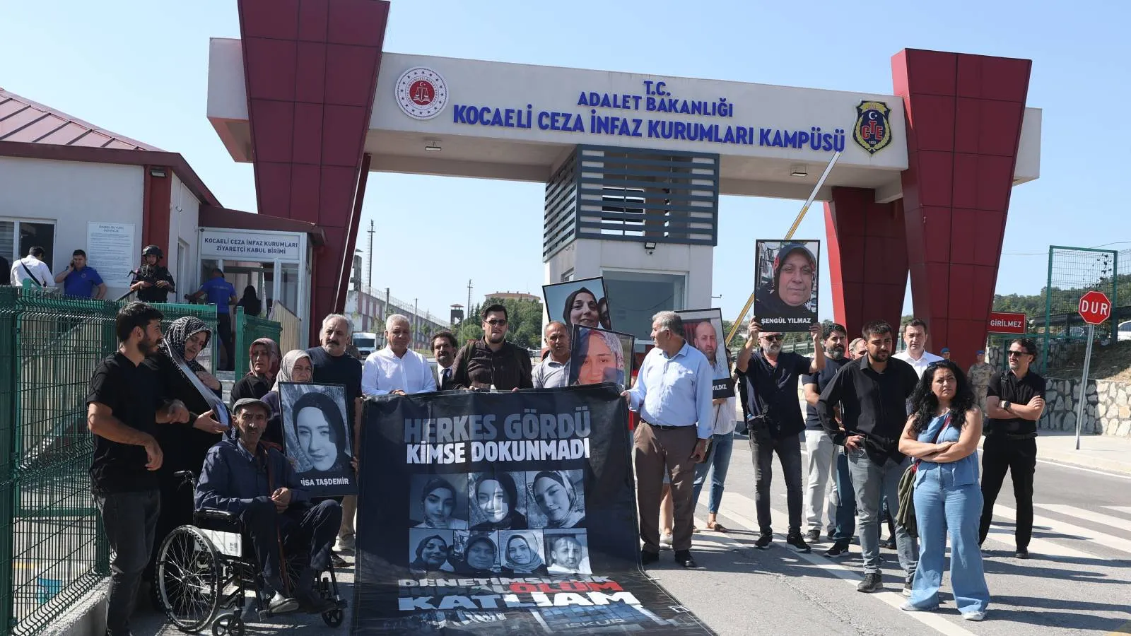Dilovası'ndaki fabrika yangını davasında üçüncü duruşma: Yedi insanı cayır cayır yaktılar, adalet yerini bulsun, yeter artık!
