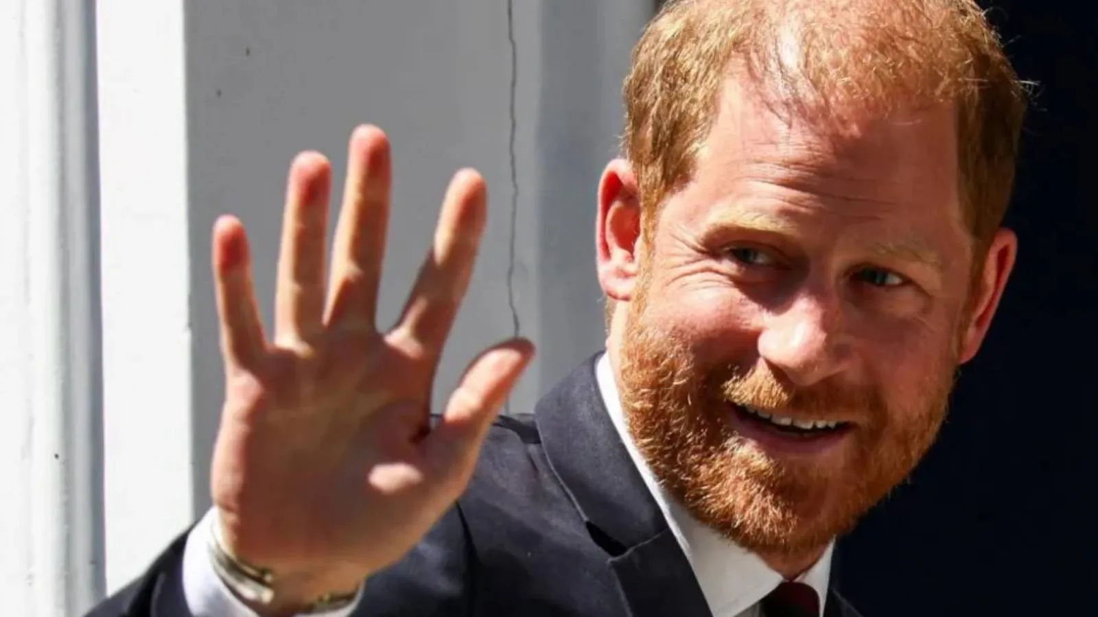 Prens Harry ve eşi Meghan, dört yıl sonra ilk kez Kral Charles'ı ziyaret etti; Britanya Kralı, torunlarına kavuştu