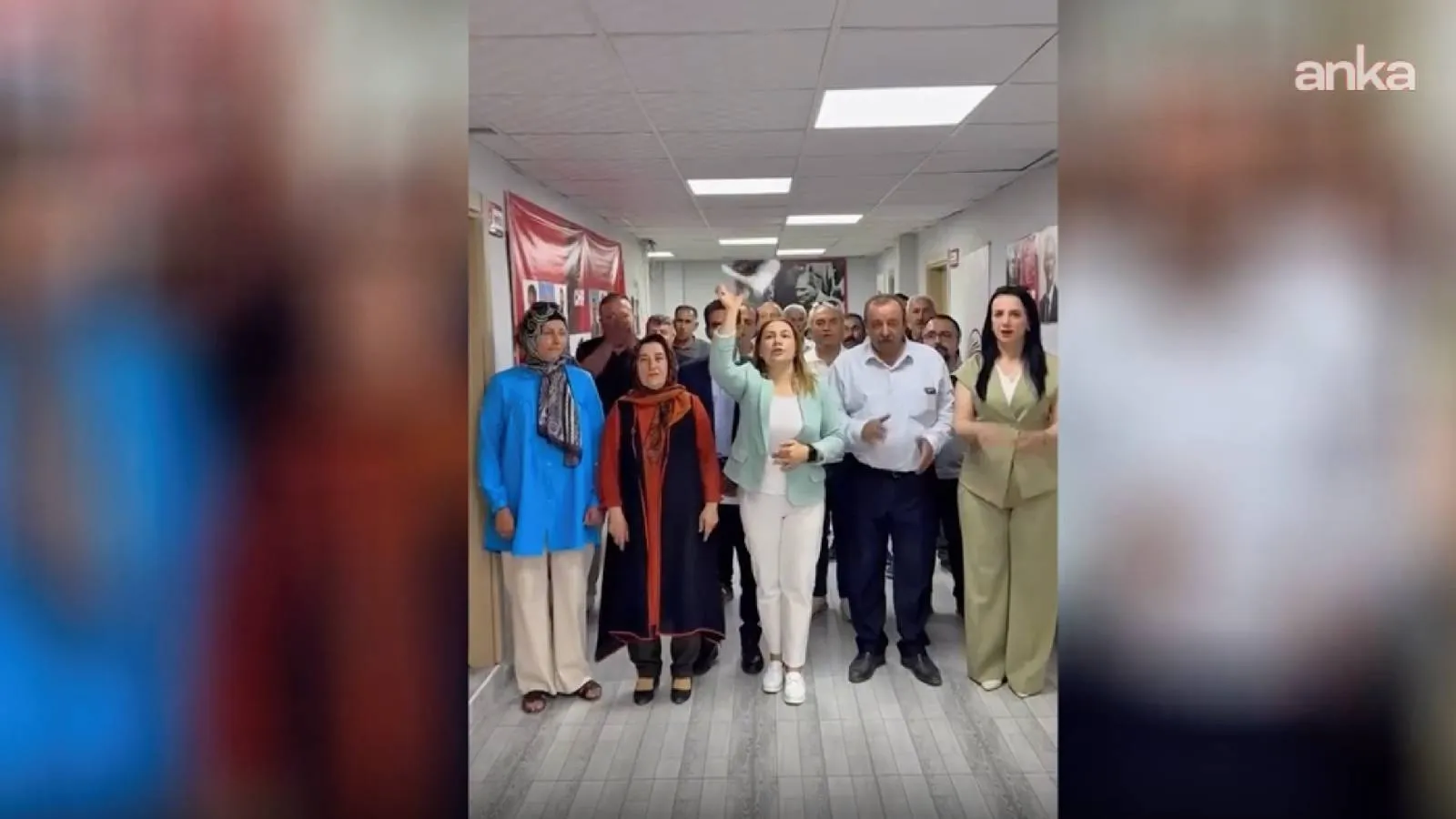 Görevden alınan CHP Hakkari İl Başkanı tebligatı uçak yapıp attı