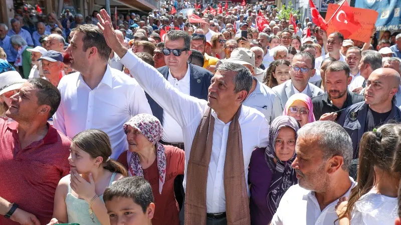 Özel, Saray’ın hesabını bozdu
