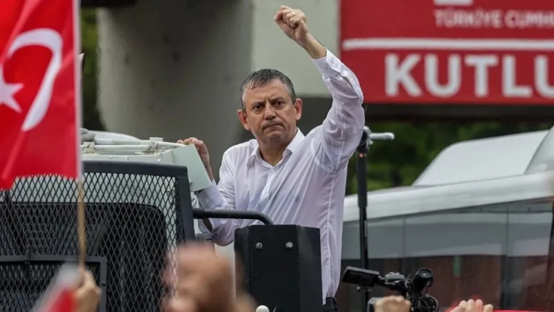 Kulis: Özel ve ekibi bugün baba ocağına veda ediyor; kapalı grup toplantısı ardından istifalar imzalanıp Meclis Başkanlığı'na sunulacak