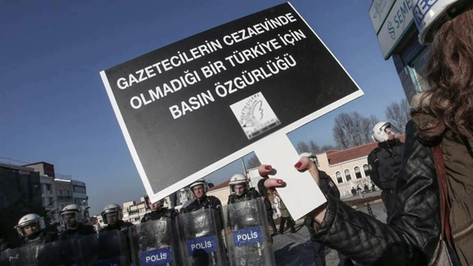 TGC'den NATO Zirvesi öncesi gazetecilerin gözaltına alınmasına tepki: T24 ve Oda TV editörlerini serbest bırakın