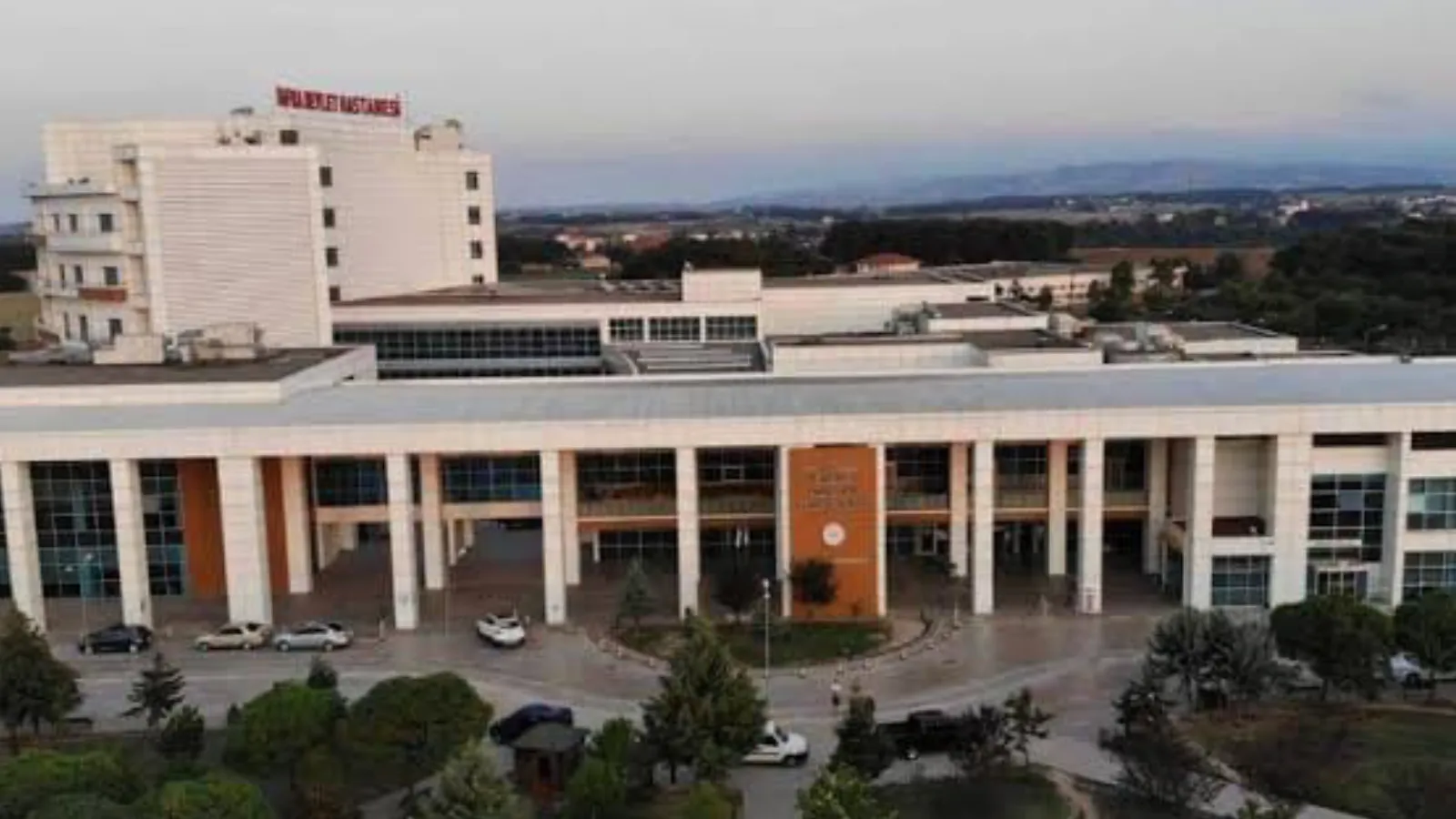 Bafra Devlet Hastanesi'nde 50 sağlık personeli zehirlenme şüphesiyle tedaviye alındı