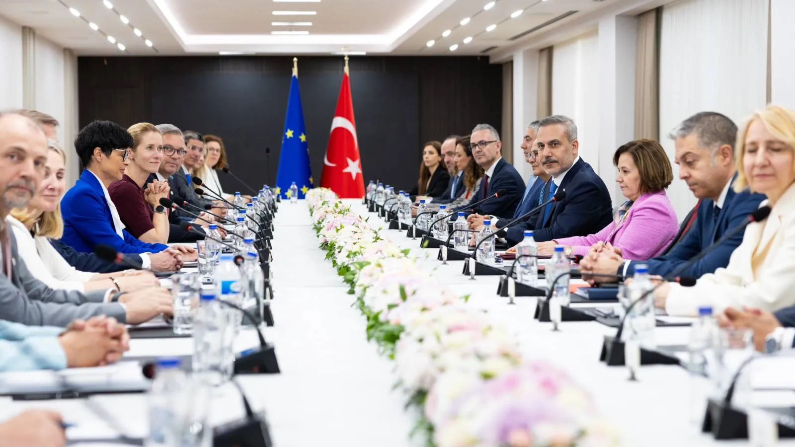 AB'den üst düzey heyet ve Bakan Fidan, Ankara'da görüştü: Hangi konular öne çıktı? | Ortak açıklamada 'hukukun üstünlüğü ve demokratik standart' vurgusu