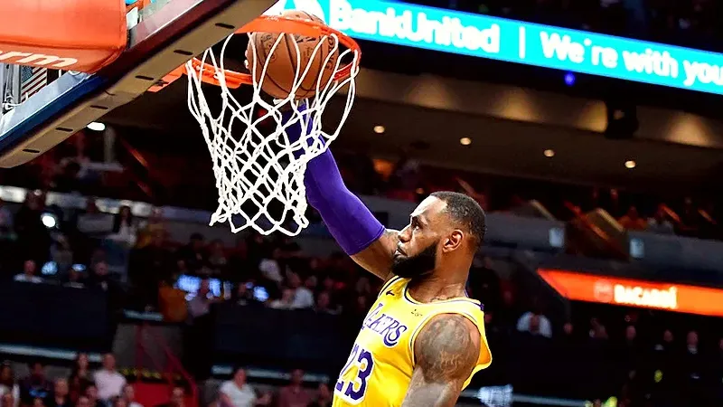 NBA fikstürü LeBron James'in kararını bekliyor