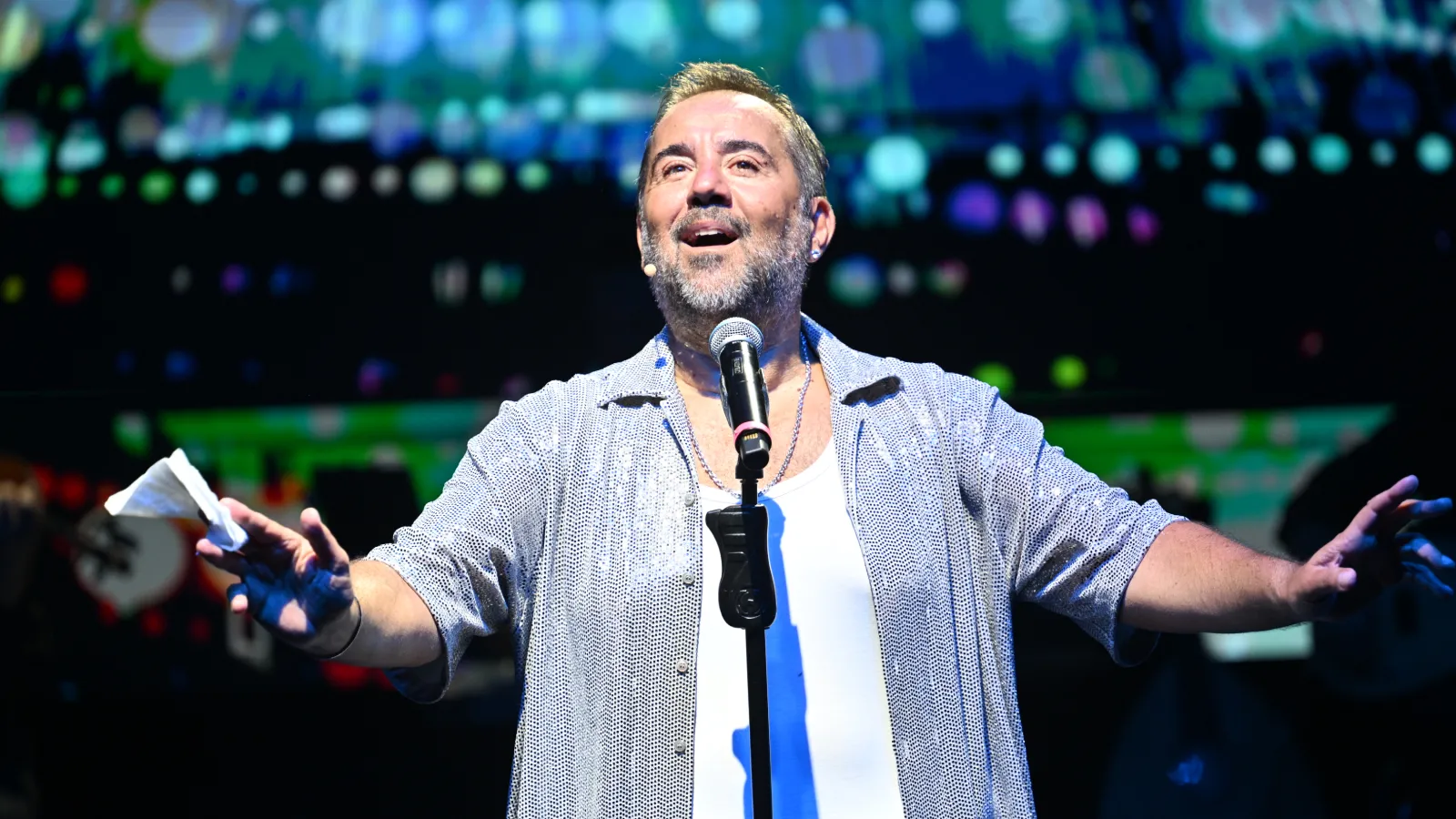 Ata Demirer, 2026 yaz turnesine Altınoluk'ta başladı: Sıradaki durak İzmir