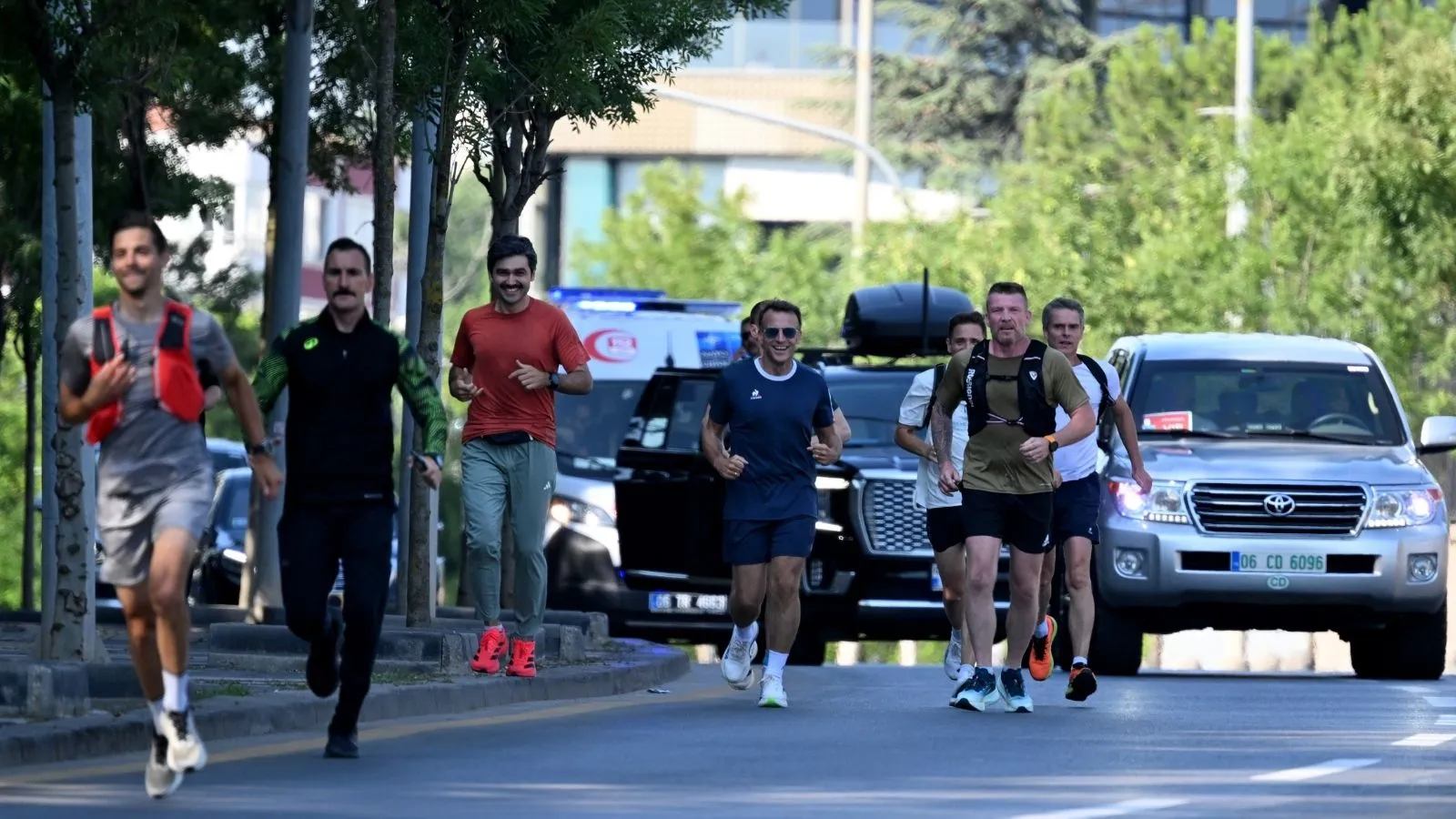 Seymenler Parkı kapatıldı, geniş güvenlik önlemleri alındı: Fransa Cumhurbaşkanı Macron, Ankara’da sabah koşusuna çıktı!