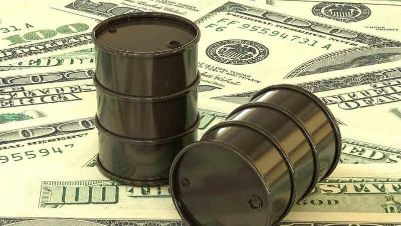 Dev bankadan yeni tahmin: Petrol ve dolar beklentilerini güncelledi
