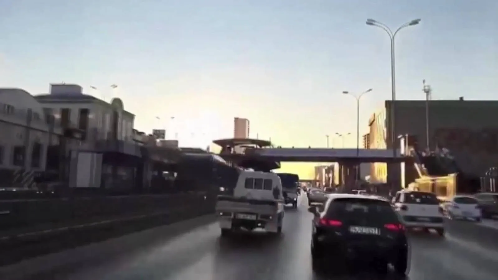Avcılar'da makas atan kamyonet şoförlerine 277 bin lira ceza