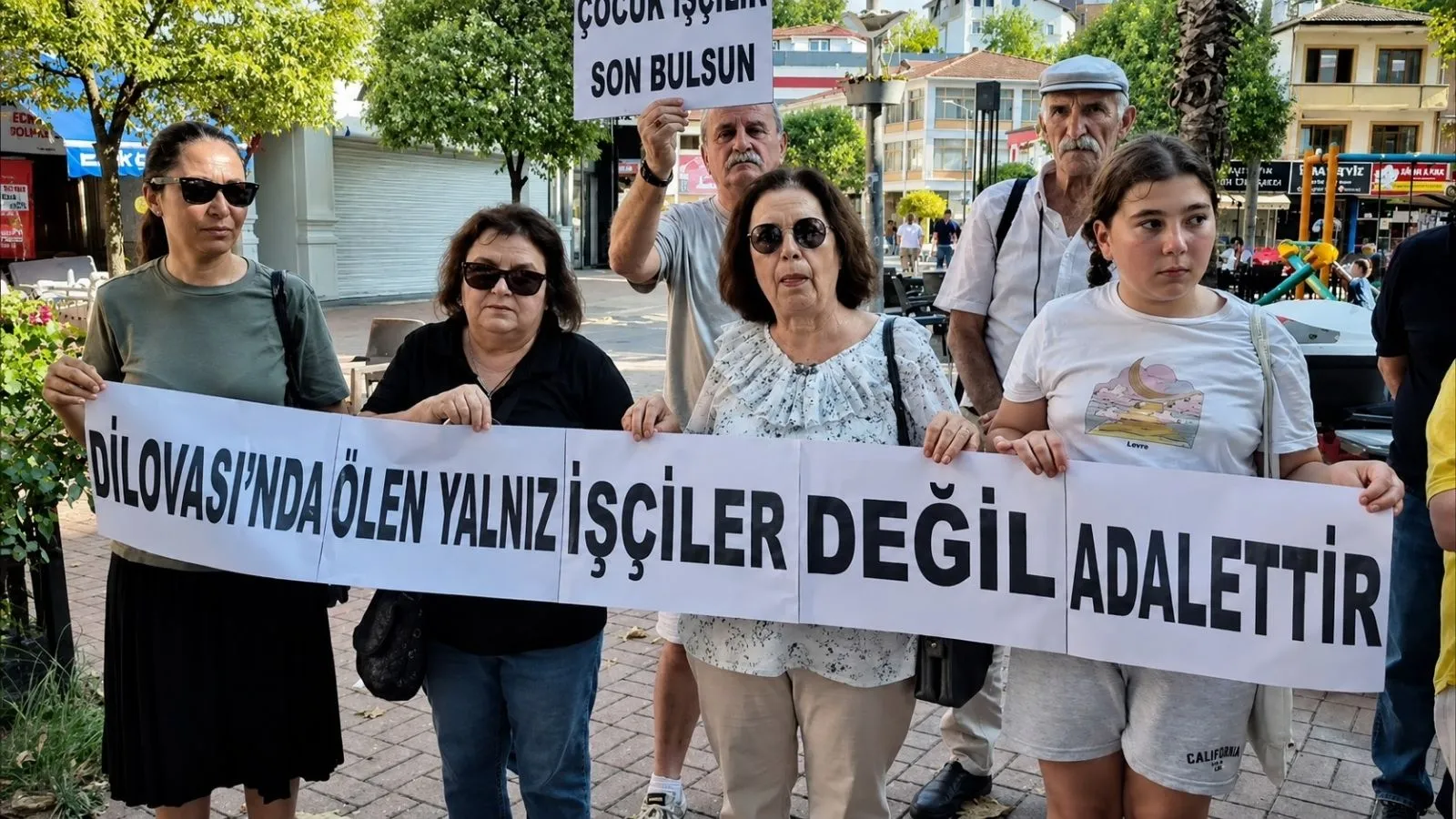 Çevre mücadelesinden Dilovası faciasında ölen işçilerin ailelerine destek: Yaşam hakkı bölünemez