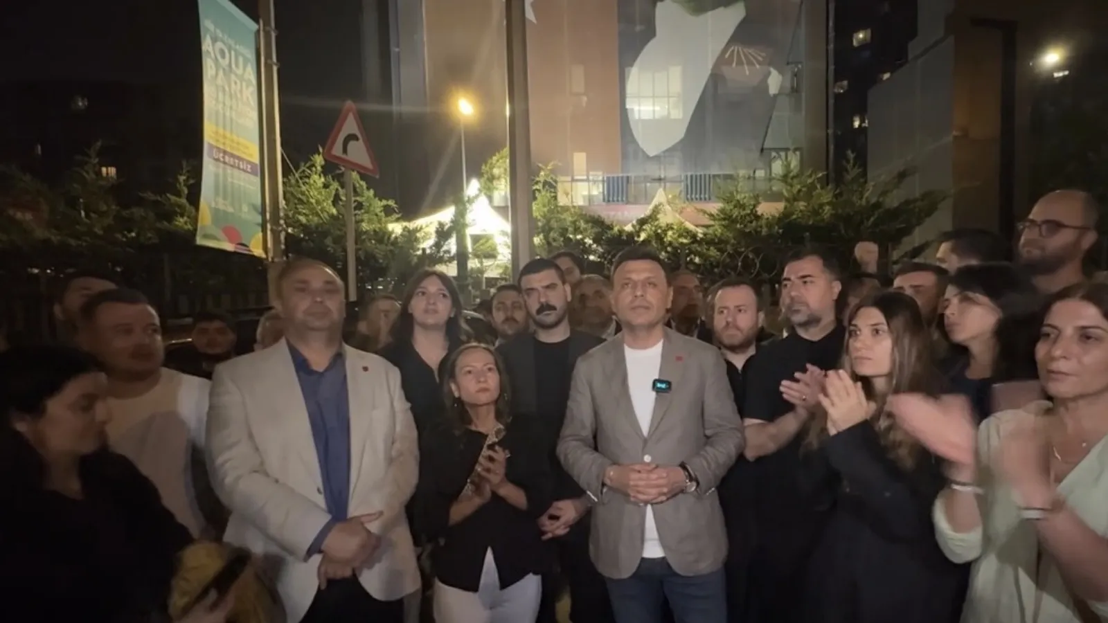 CHP İstanbul İl Başkanlığı'na çevik kuvvet girdi | Özgür Çelik: Kolluk marifetiyle siyaseti dizayn etmek, kendilerine göre bir rakip belirlemek istiyorlar