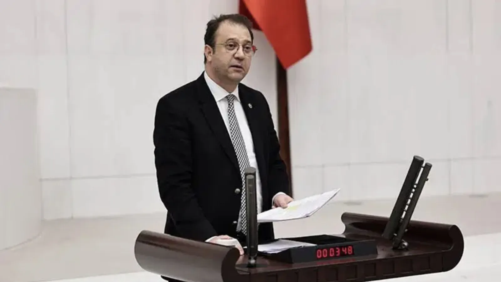CHP'li İnan Akgün Alp, Yeni Parti'yi hedef aldı: İlan etmek için merkür retrosunun bitmesini beklediler, retro bitince önce cuma namazına sonra kulübe gidiyorlar