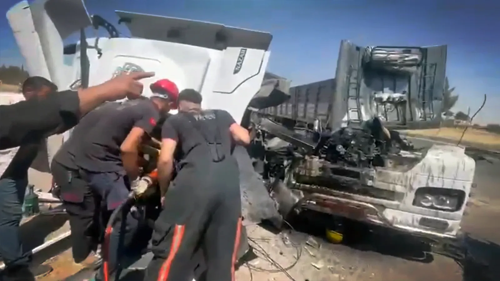 Şanlıurfa’da korkunç kaza: TIR kamyona çarptı; 1 ölü, 1 ağır yaralı