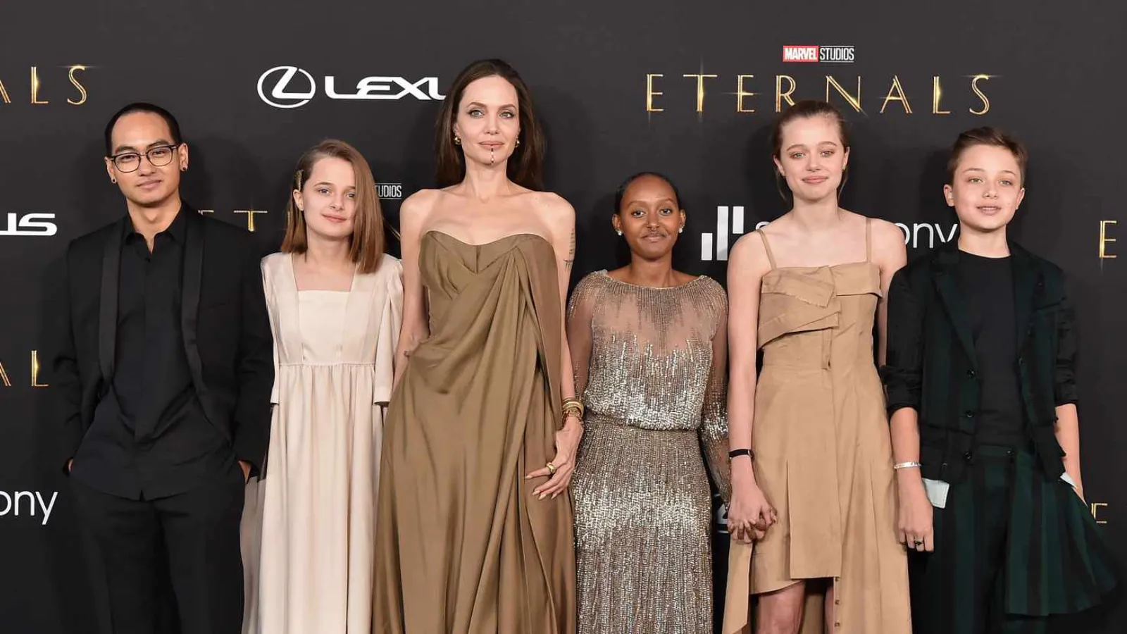 Brad Pitt-Angelina Jolie çiftinin yıllar süren velayet savaşı sona erdi: Bütün çocuklar babalarının soyadını bıraktı