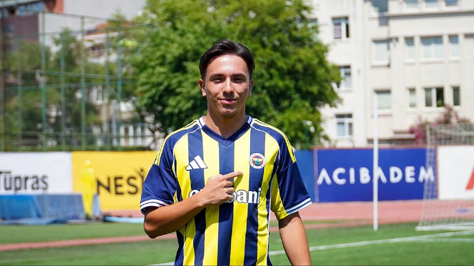Galatasaray altyapısından Fenerbahçe'ye: Sarı-lacivertliler, 18 yaşındaki Yiğit Çolak'ı kadrosuna kattı