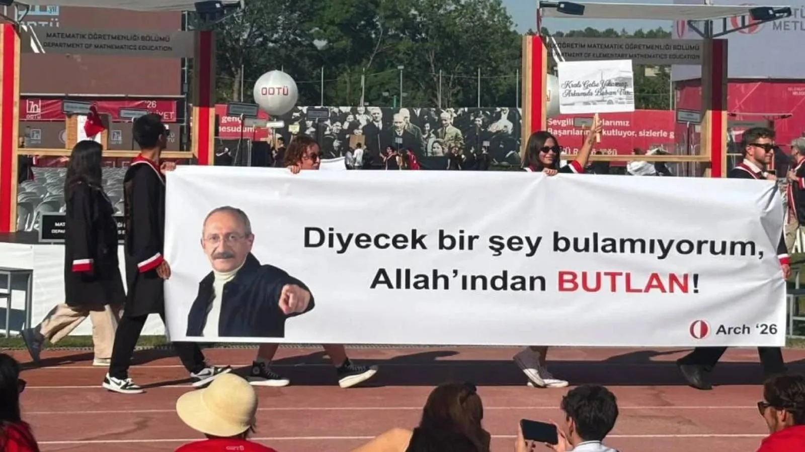 ODTÜ'nün mezuniyet töreninde mutlak butlandan Dünya Kupası'na kadar esprili dövizler: Diyecek bir şey bulamıyorum, Allah'ından "Butlan"