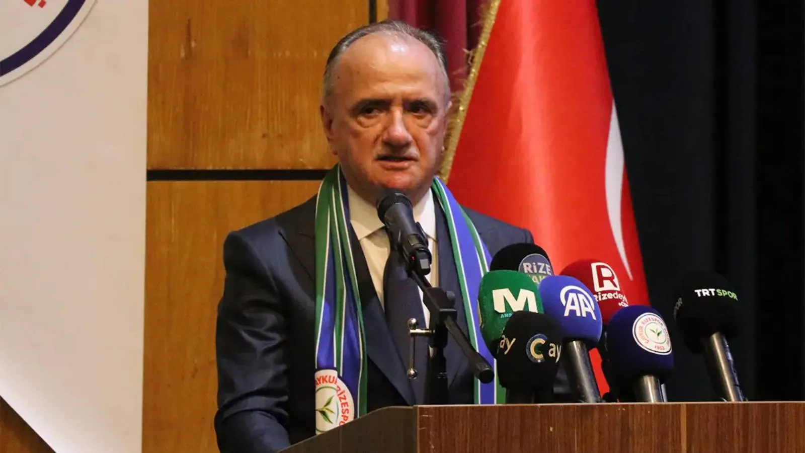 Rizespor Başkanı Saruhan: Aziz Yıldırım'dan kadro dışında kalacak iki oyuncu için bizzat talebim oldu