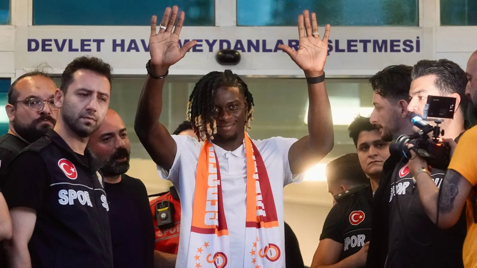 Galatasaray'ın yeni transferi Lesley Ugochukwu, İstanbul'da