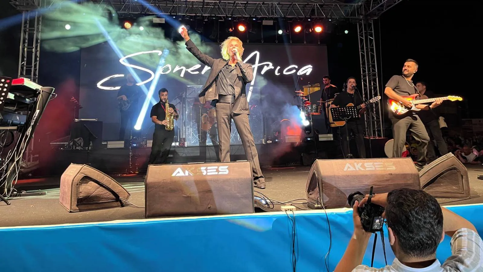 Soner Arıca, Fatsa konserinde annesi ve dayısı Kadir İnanır'ı andı