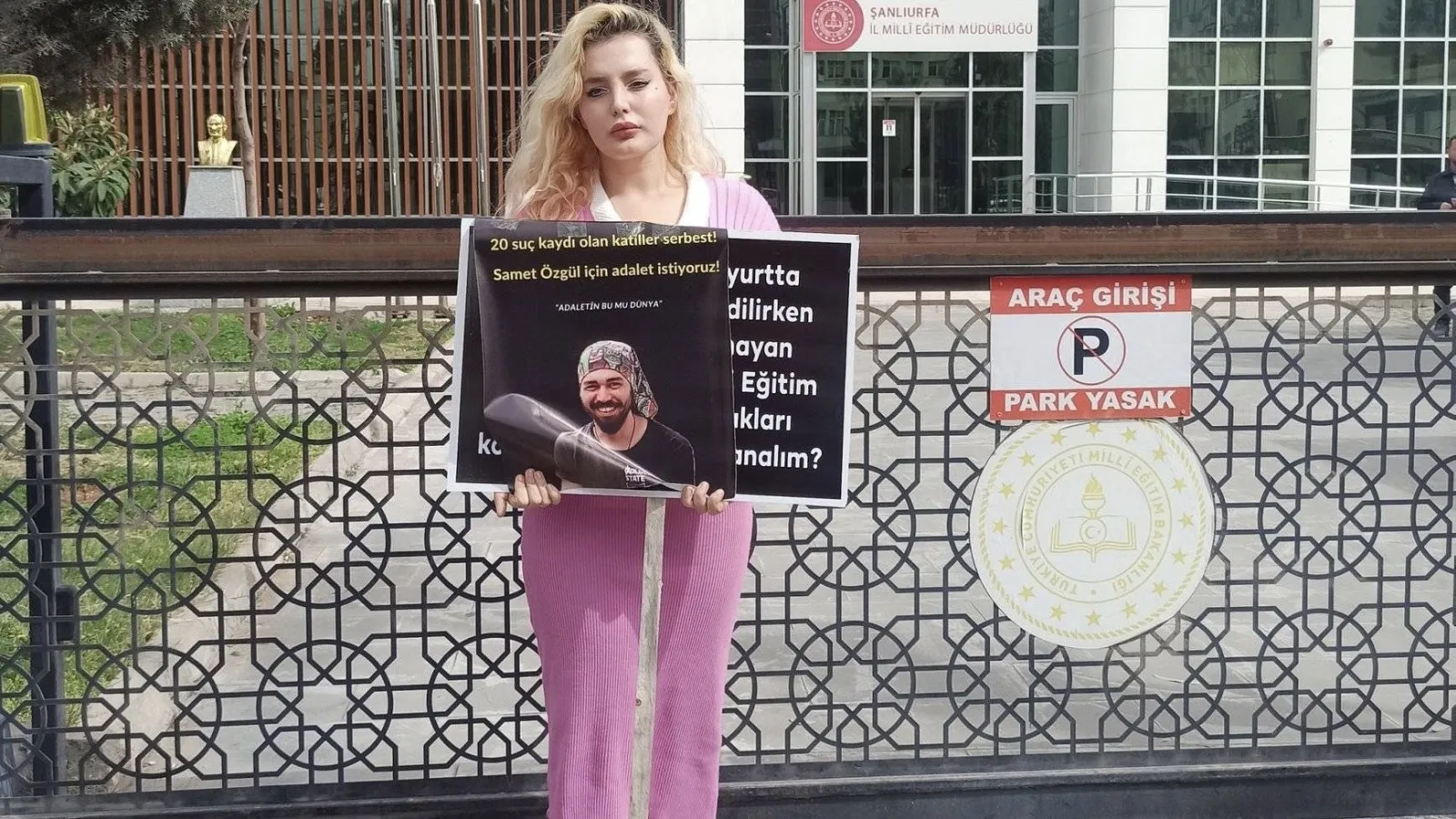 Şanlıurfa İl Milli Eğitim Müdürü Sultanoğlu merkeze atandı: Emine Gizem Çetiner, çocuk istismarına karşı sürdürdüğü nöbetini sonlandırdı