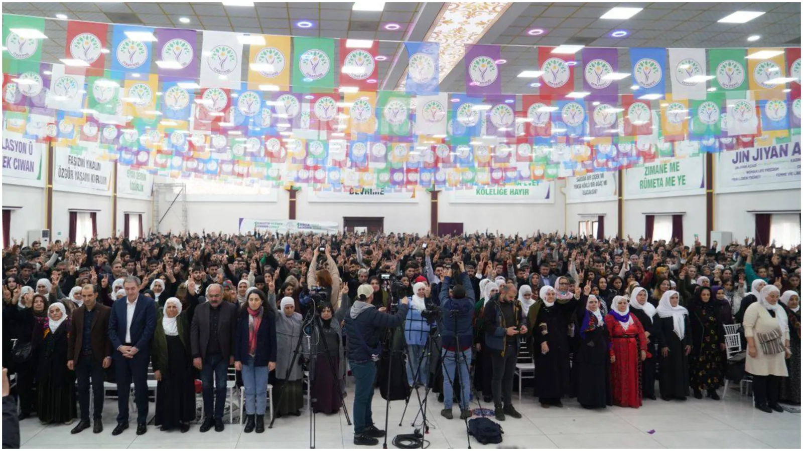 Kongre tarihi belli olmuştu; DEM Parti'de yeniden yapılanma ve değişim süreci başladı