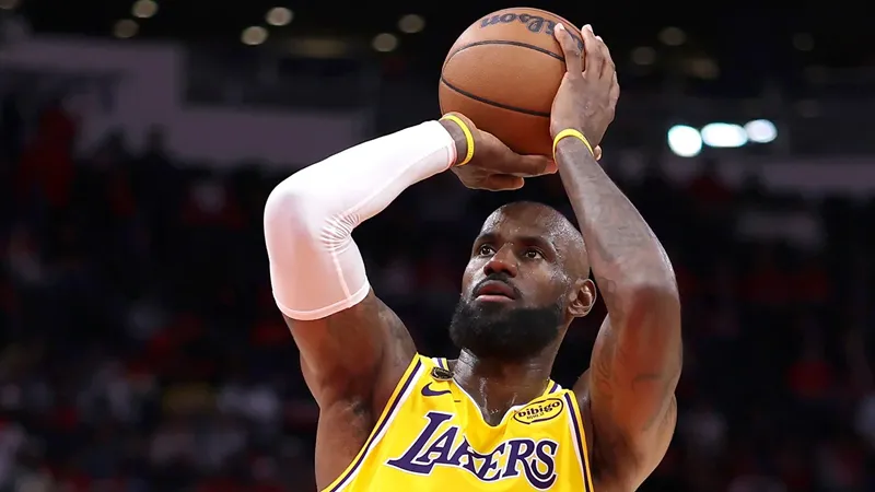 LeBron James iki takım arasında gidip geliyor!