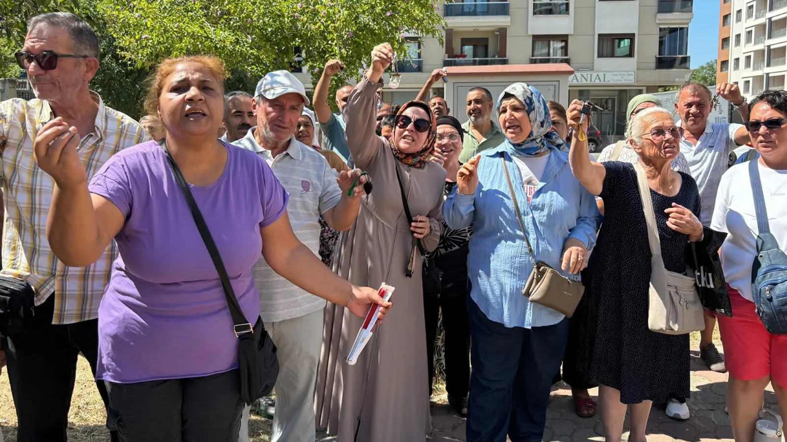 Örnekköy Kentsel Dönüşüm Projesi'nde hak sahiplerinden anahtarlı eylem