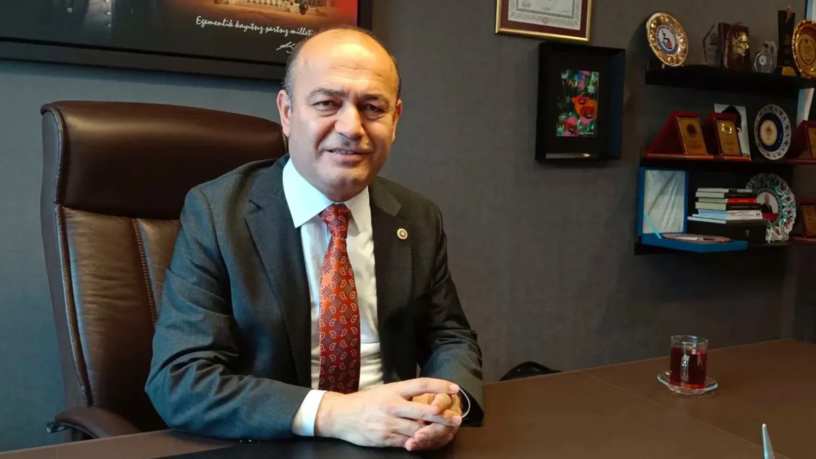 CHP'li Özgür Karabat: Milleti partinin seçime girememe riskine karşı alternatifsiz bırakamayız