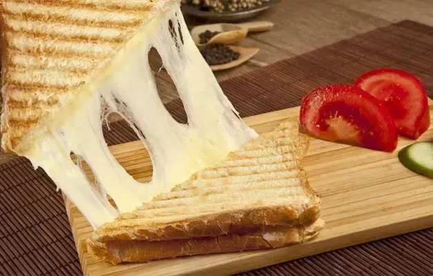 <p>Tost peyniri: 2/10 &ndash; İşlenmiş yapısı nedeniyle en d&uuml;ş&uuml;k puanı aldı.</p>