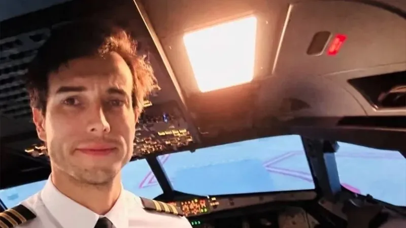 Pilot, öğrencisine "Ne yapacağını biliyorsun" dedi, uçaktan atlayarak intihar etti!