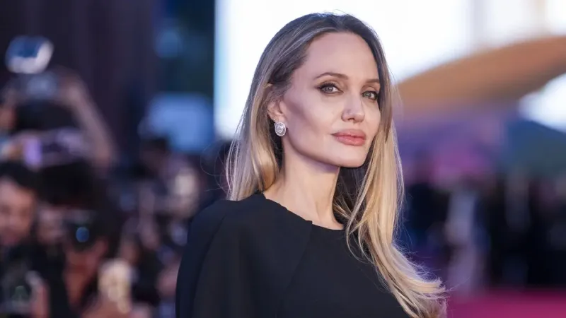 Angelina Jolie ve Robert De Niro da aralarında: Ünlü isimlerin kişisel verileri internete sızdırıldı!