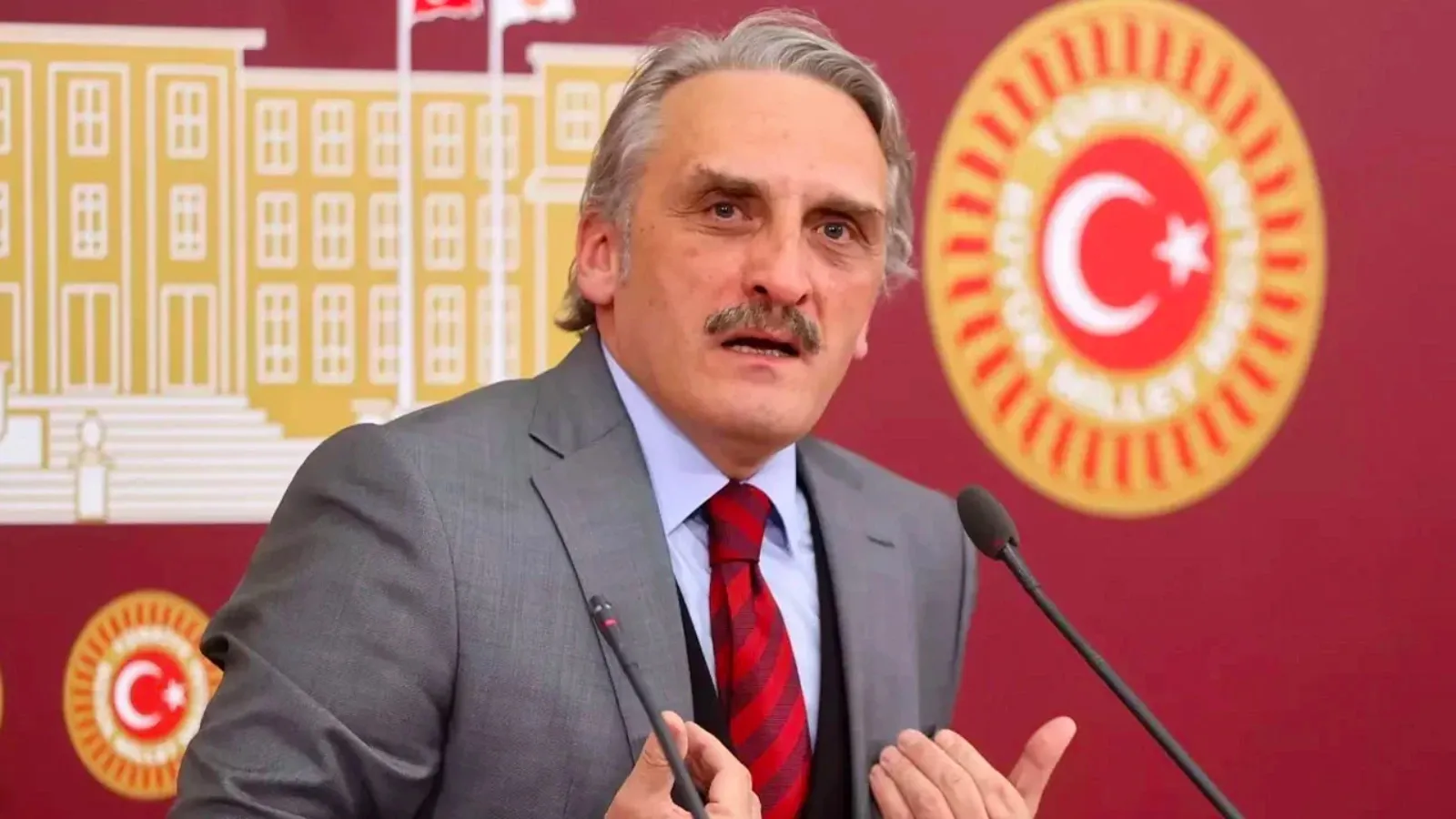 AKP'li Çamlı'nın Trump utancı: Uçağının radar görüntüsündeki hareketini heyecanla veren TV kanalları adına derin mahcubiyet duyuyorum
