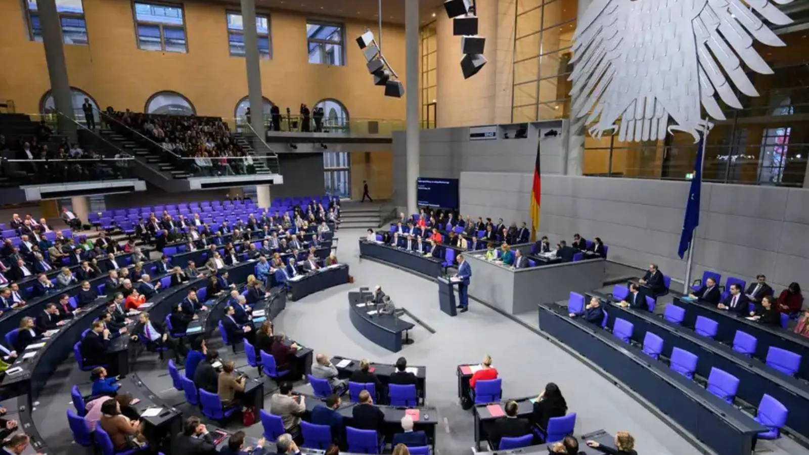 Alman milletvekilleri maaşlarına 500 euroluk zamdan vazgeçti