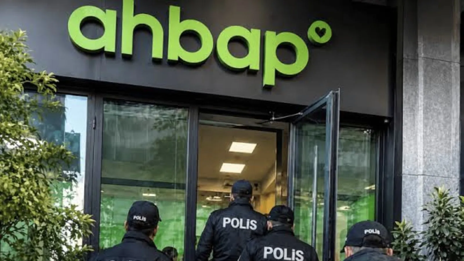 "Ahbap Derneği'nin yurt dışından aldığı yardımlara ilişkin bildirim yapmadığı" iddiası