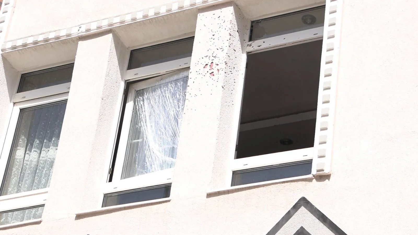Ankara'da erkek şiddeti: Eşinin otomobilini yakıp evine ateş açtı, ikinci duruşmada tahliye oldu!