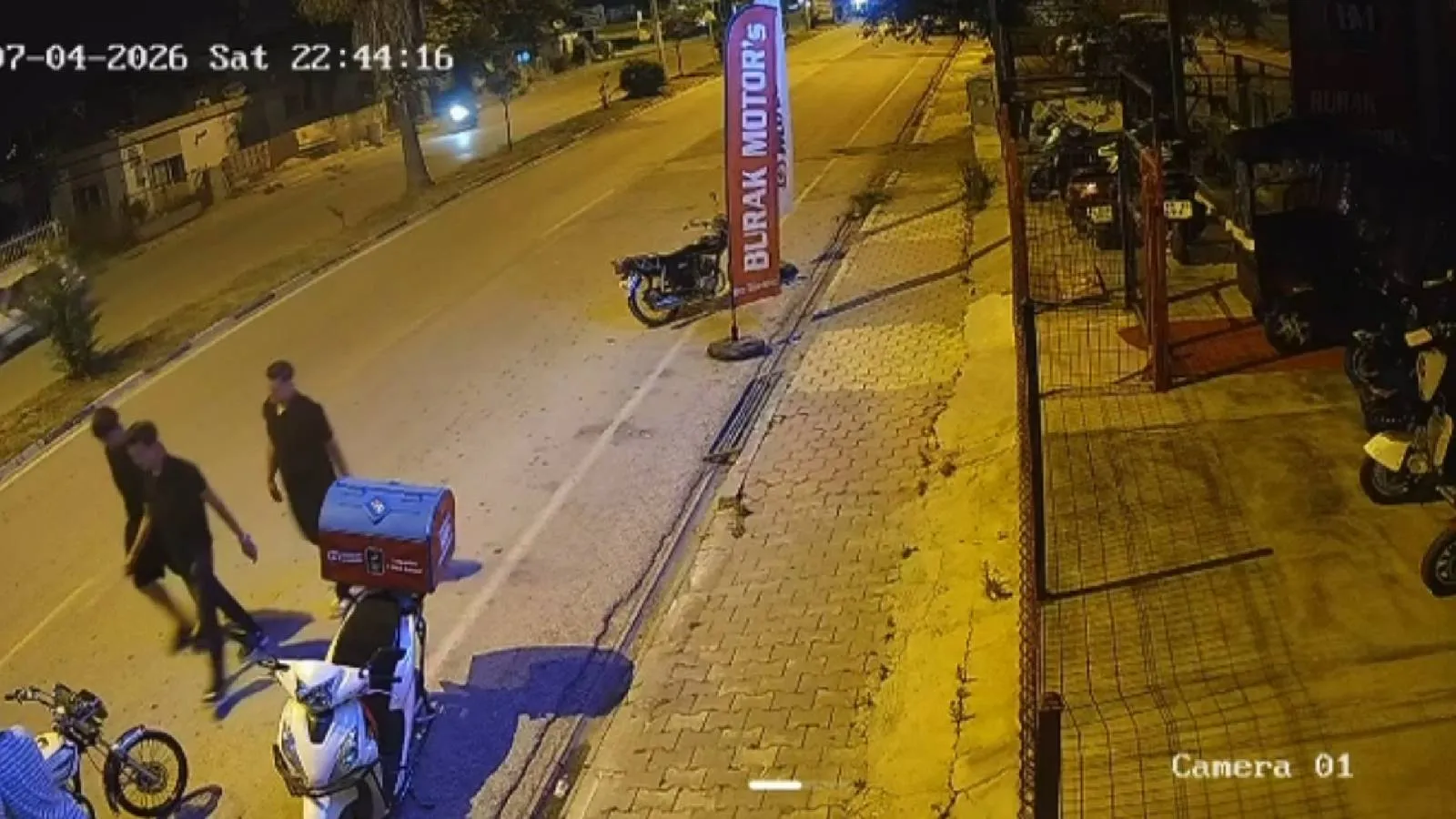 Osmaniye'de yol kenarında yürüyen 4 kişiye çarpıp kaçan sürücü polise teslim oldu