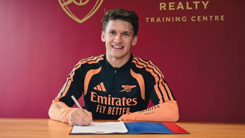 Arsenal, Christos Tzolis'i kadrosuna kattı