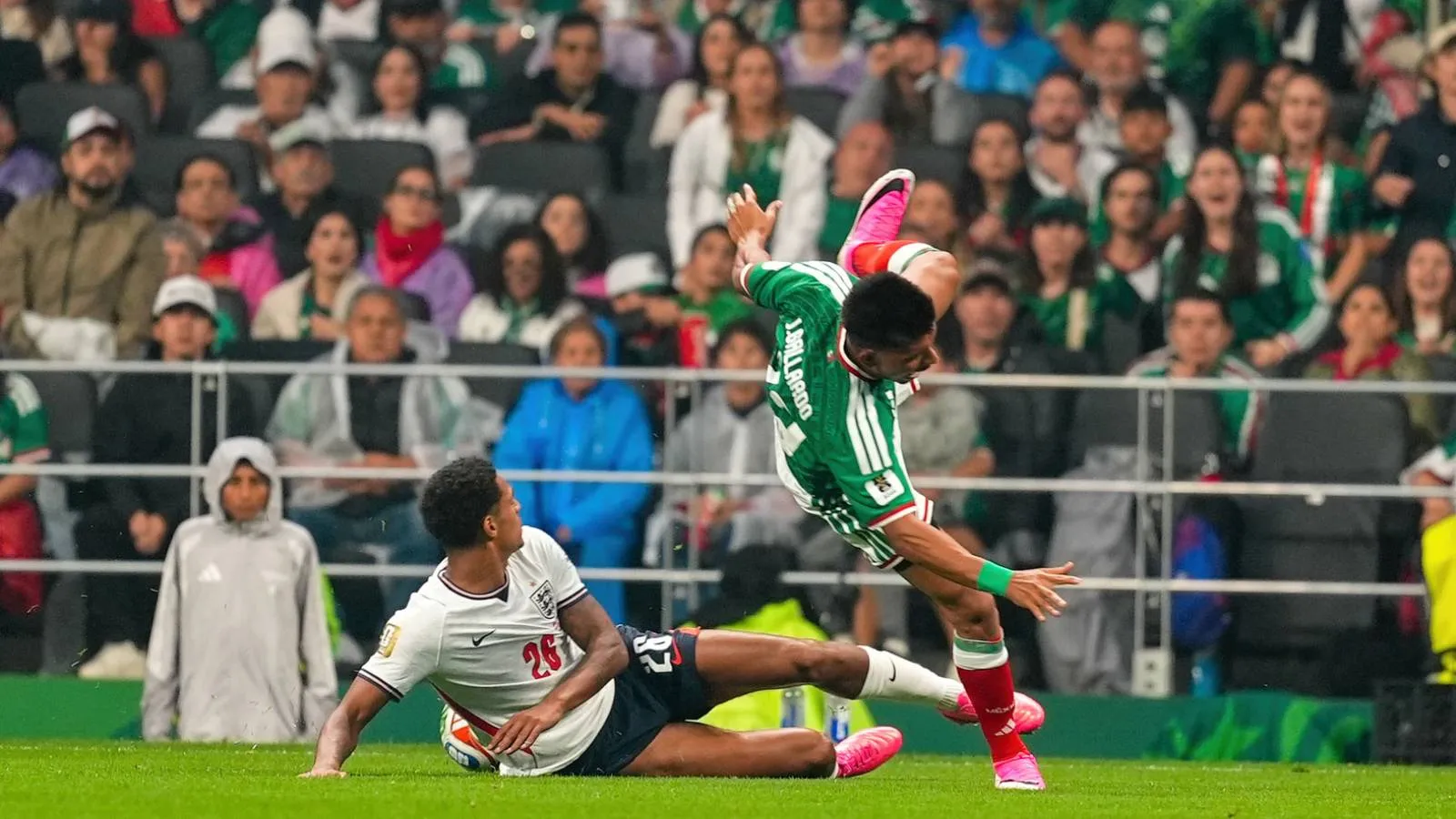 FIFA, İngiliz futbolcu Quansah'a 2 maç men cezası verdi