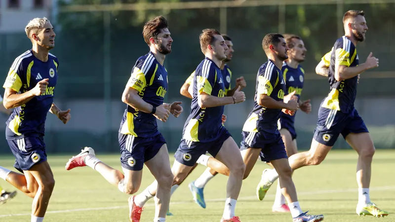 Fenerbahçe, UEFA'ya kadrosunu bildirdi