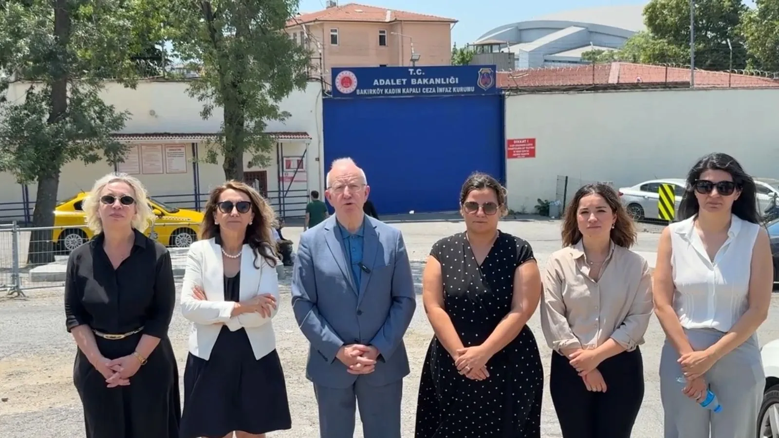 İstanbul Barosu Başkanı Kaboğlu, Çiğdem Mater, Mine Özerden ve Sezin Uçar'ı cezaevinde ziyaret etti