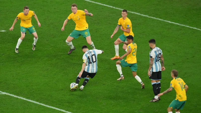 Rakip savunmacıların gözünden Lionel Messi: Matrix’teymiş gibi; herkesten önce her şeyi görüyor