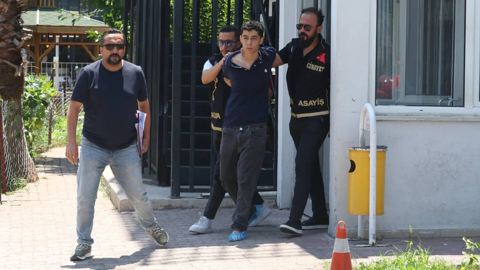 Antalya'da dehşet: İki ablasına saldırdı, "şeytanı çıkarmak için onları öldürecektim" dedi