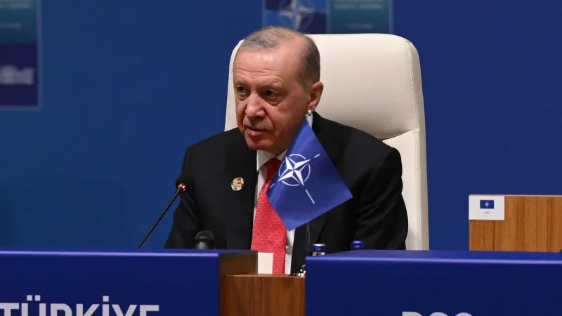 NATO Zirvesi | Erdoğan, "Birlik üyesi olmayanların dışlanması Avrupa'da suni bölünmeye yol açar" dedi, "müttefikler arasındaki savunma kısıtlamaları kalksın" çağrısı yaptı