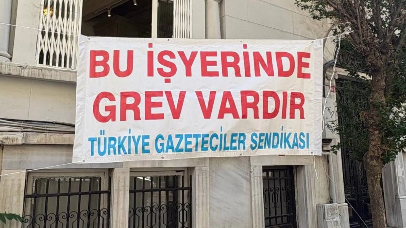 AFP Türkiye çalışanları greve çıktı: TÜİK rakamları ile hayatın gerçekliği arasında büyük bir uçurum var, haklı taleplerimize kulak verin