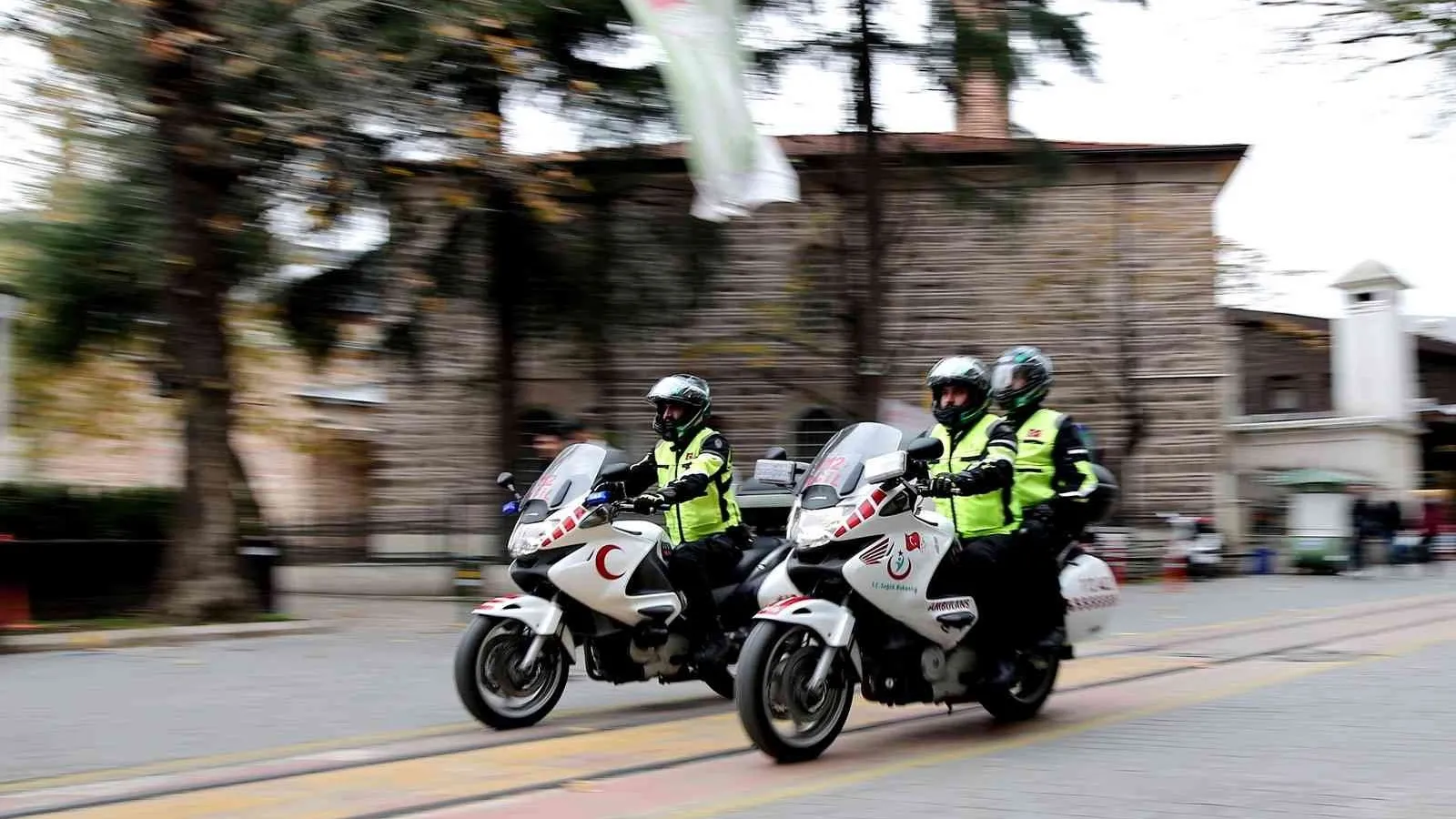 112 motosiklet ambulansları hayat kurtarıyor: Dar sokaklardan geçiyor, kritik vakalara hızlıca ulaşıyor