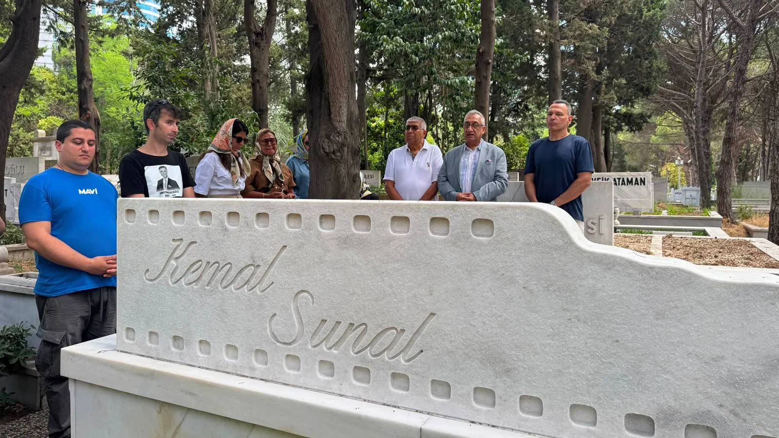 Kemal Sunal, vefatının 26. yılında kabri başında anıldı: Babama olan sevgi her geçen gün büyüyor