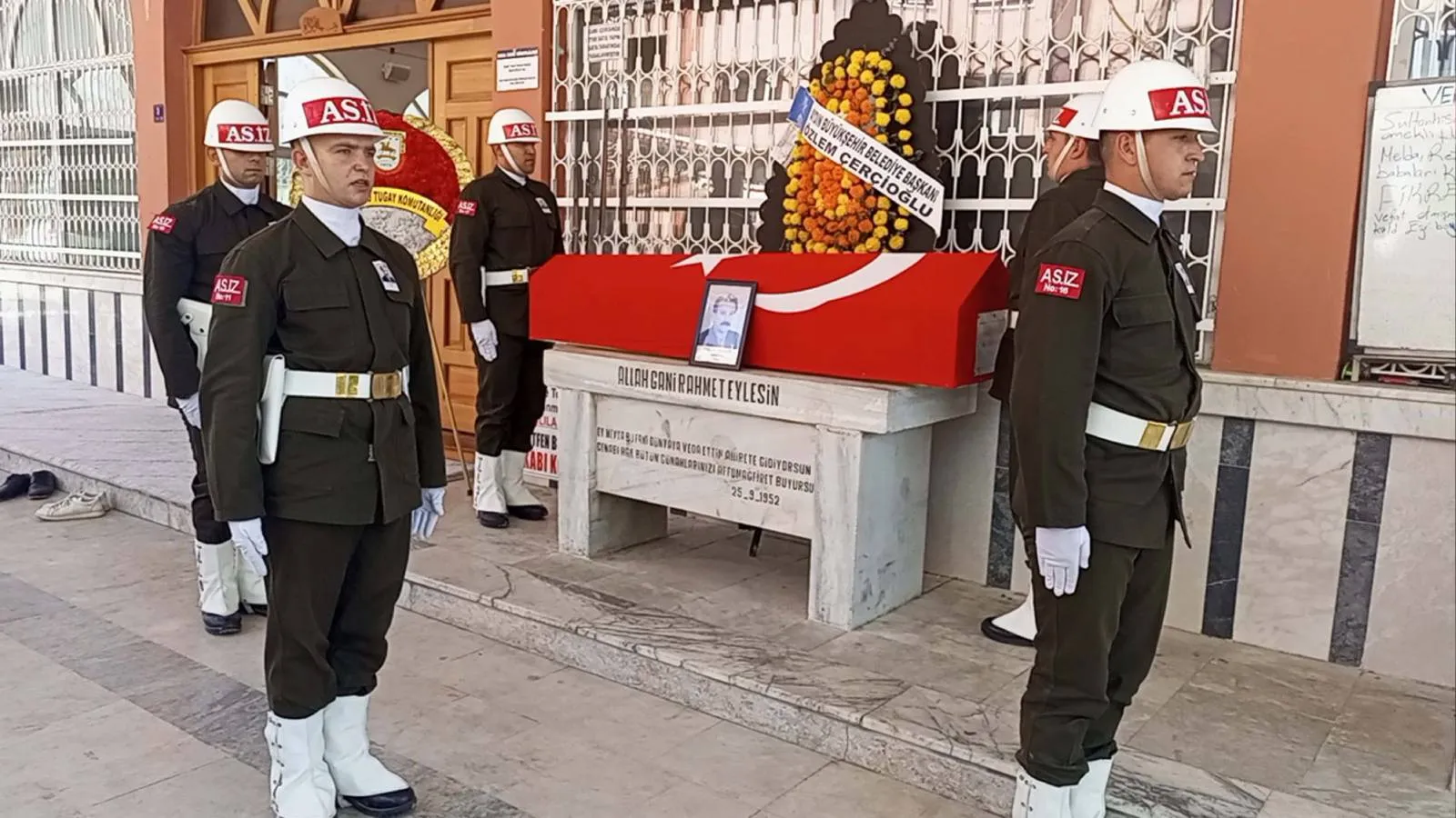 Harekatın yıl dönümünde hayatını kaybeden Kıbrıs gazisi, son yolculuğuna uğurlandı