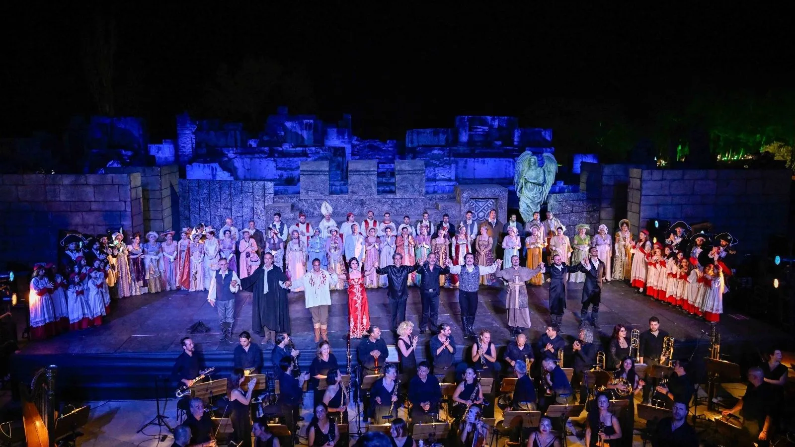 9. Uluslararası Efes Opera ve Bale Festivali 'Tosca' ile sona erdi
